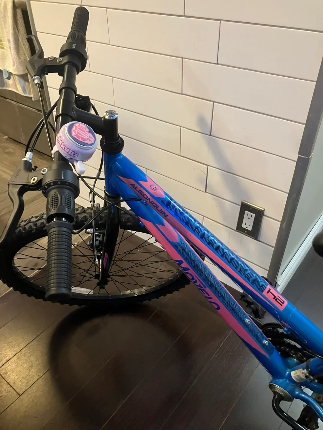 Movelo Mountain Bike - Blue & Red image indicator(2)