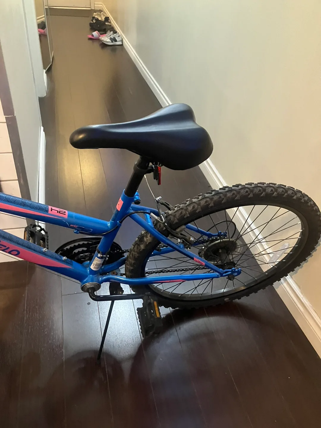 Movelo Mountain Bike - Blue & Red image indicator(3)