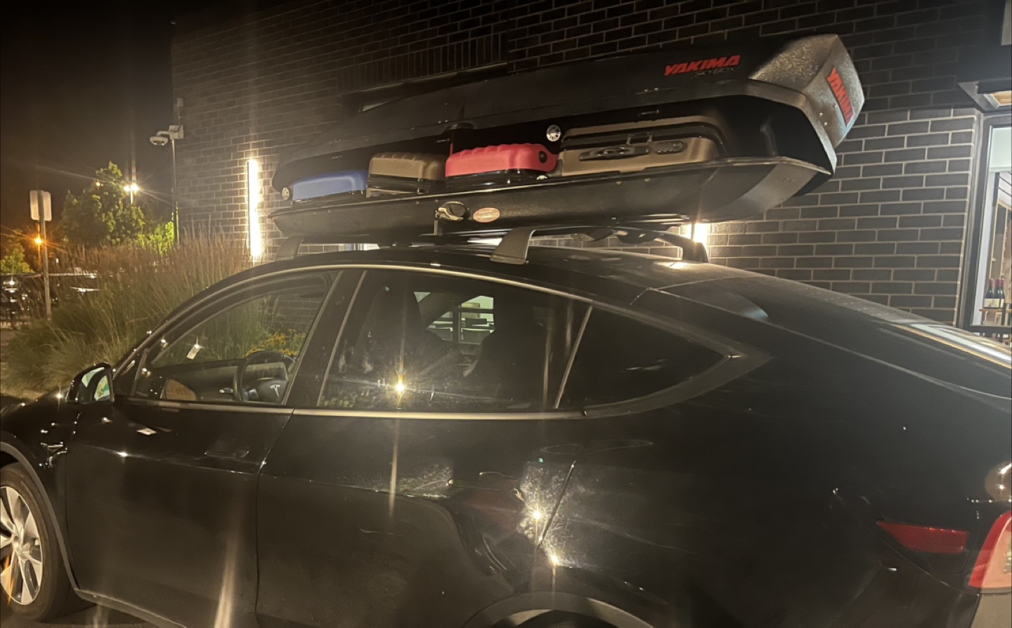 Yakima Skybox 12 Rooftop cargo box - photo 3
