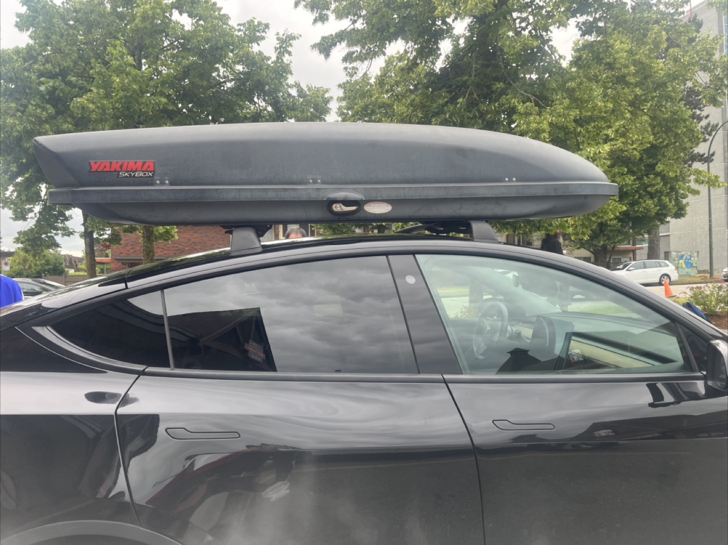 Yakima Skybox 12 Rooftop cargo box