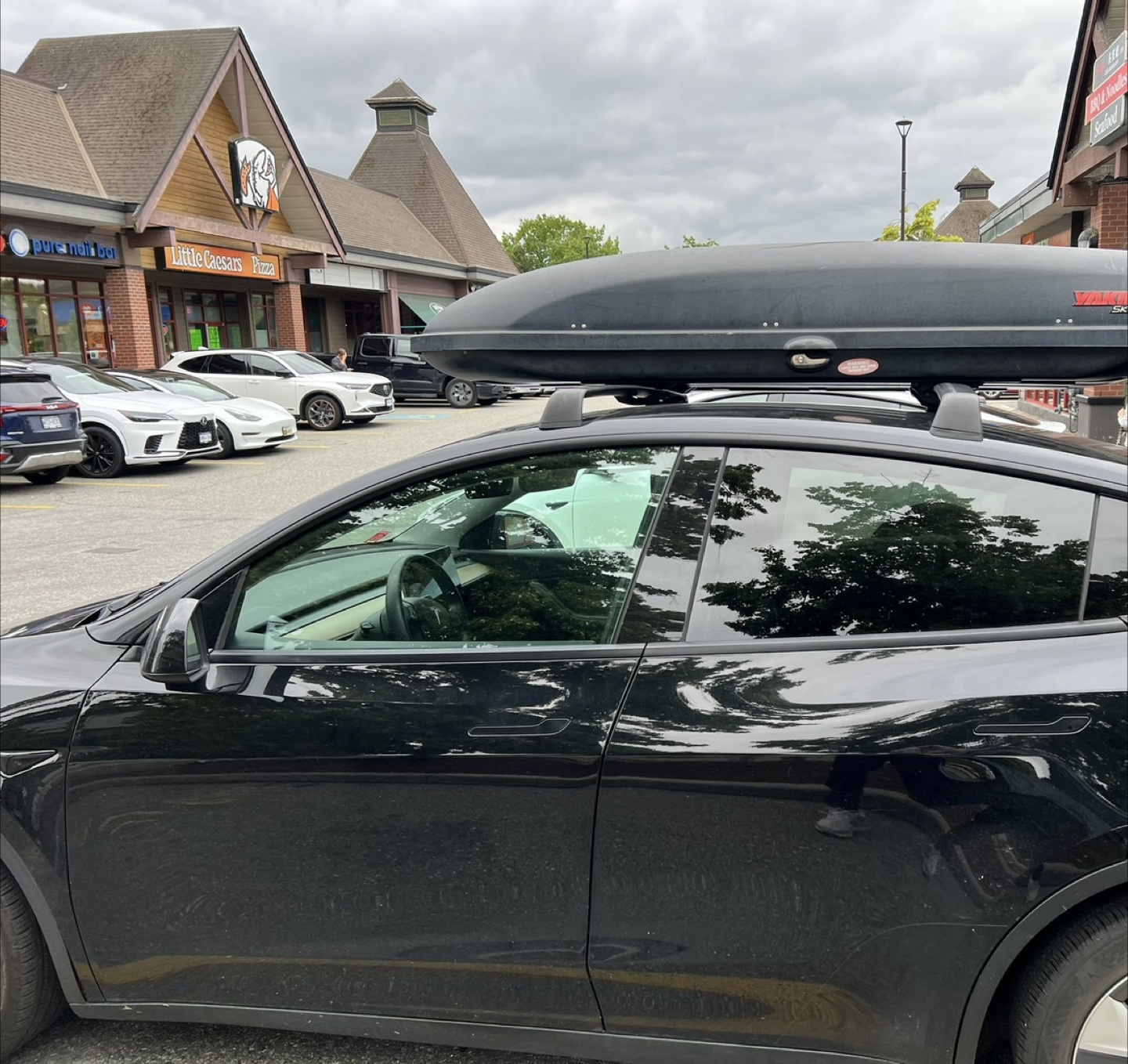 Yakima Skybox 12 Rooftop cargo box - photo 2