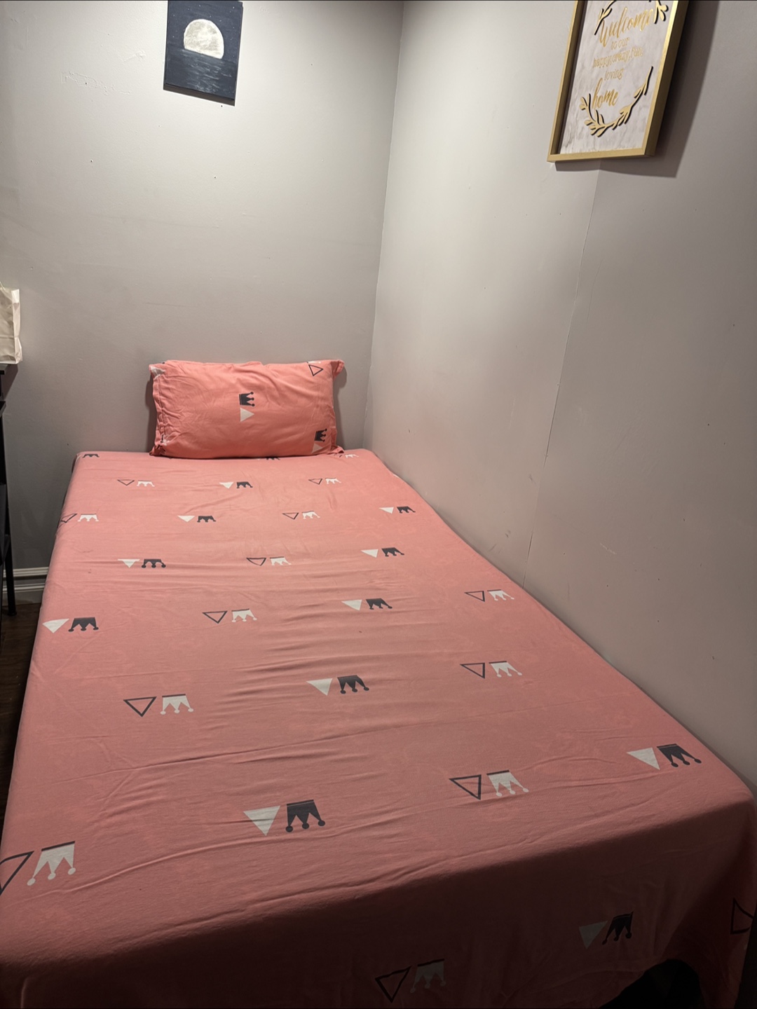 Bed frame and mattress - photo 2