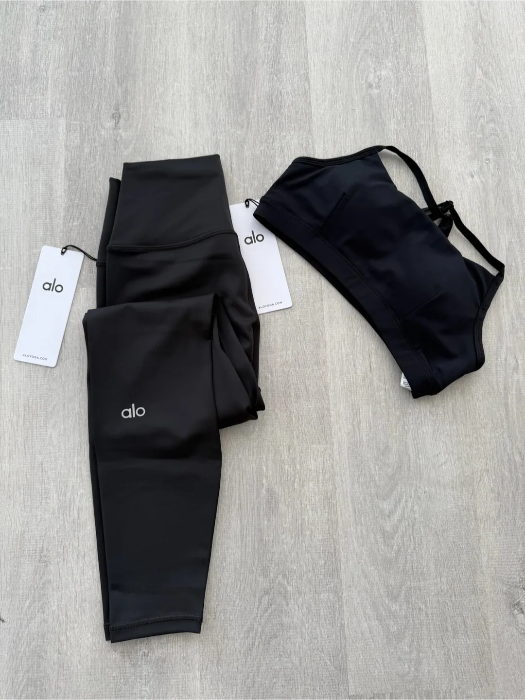 Alo Yoga Black Airlift Bra & Leggings Set - Black thumbnail