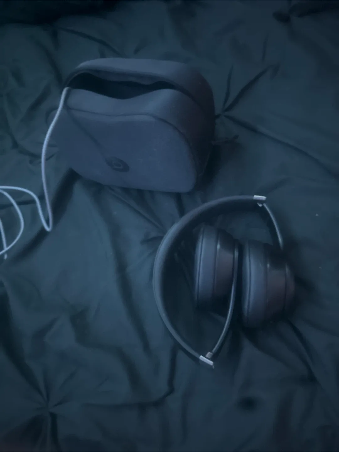 Beats Solo 3 Wireless Headphones - Black (Need gone) image indicator(3)