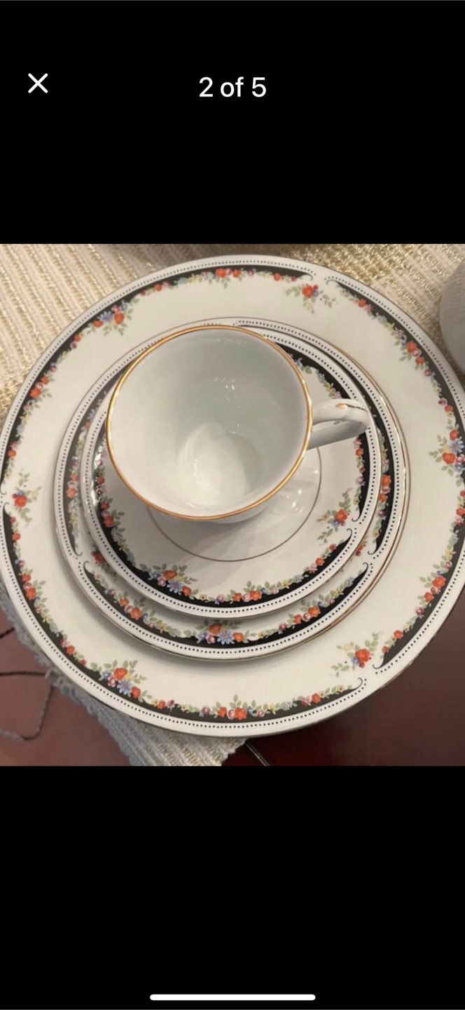 Lynns Fine China Set
