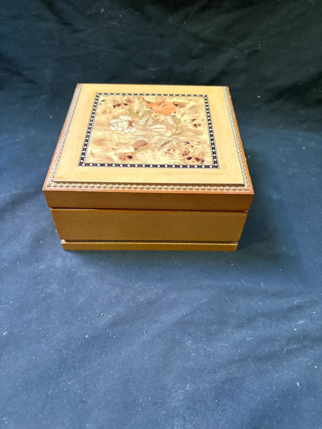 Floral Design Wooden Jewelry Box thumbnail