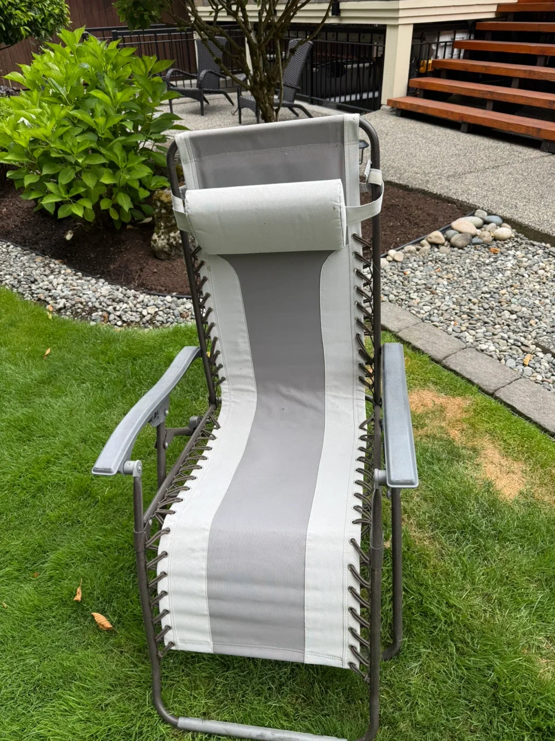 Zero Gravity Lounge Chair - Grey & White image indicator(6)