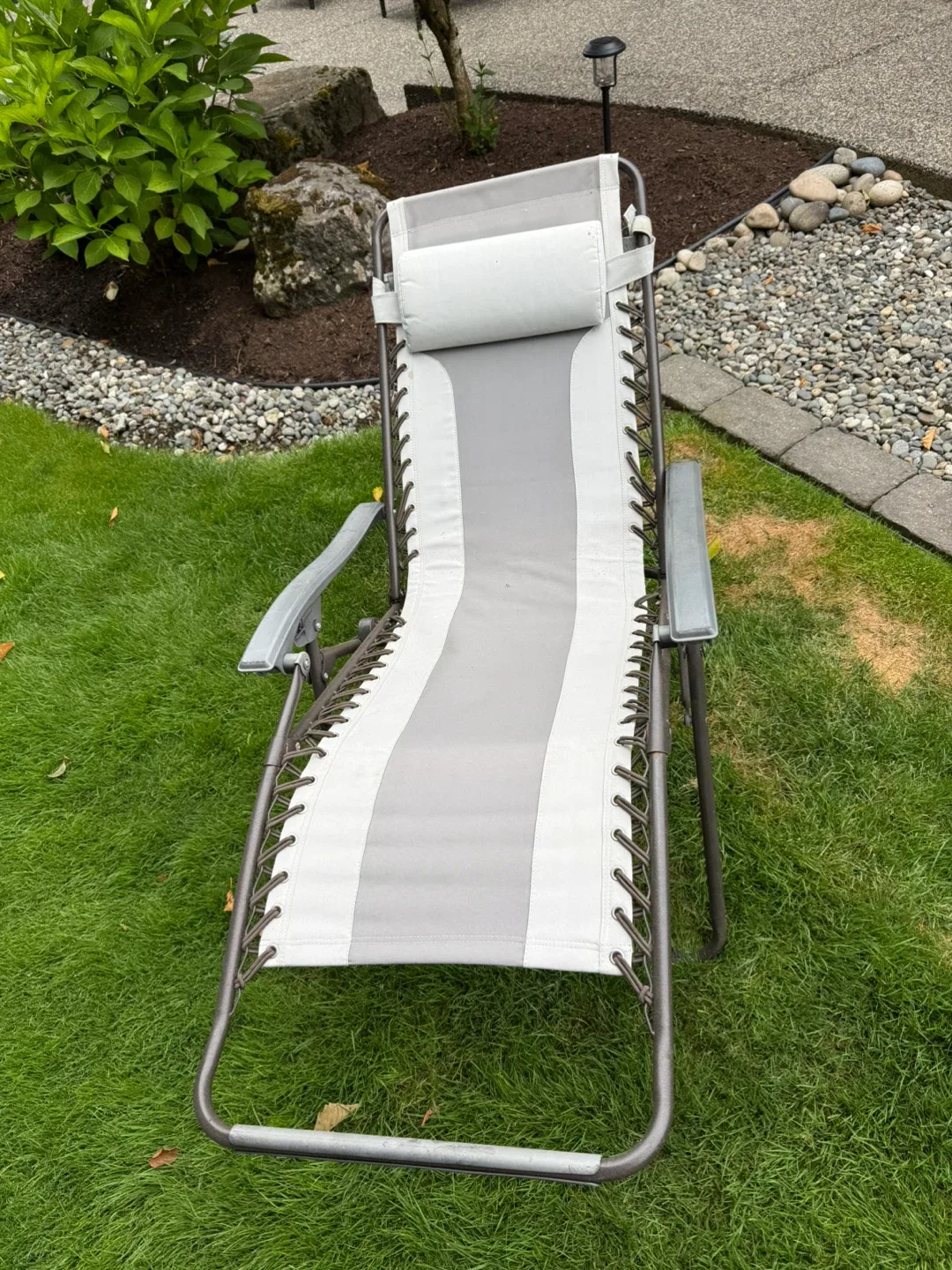 Zero Gravity Lounge Chair - Grey & White image indicator(3)