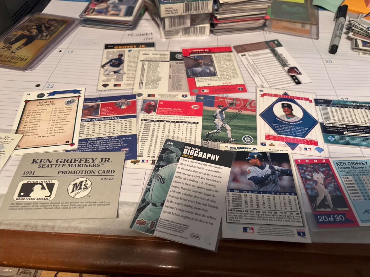 Ken Griffey Jr. Baseball Cards - Seattle Mariners image indicator(5)