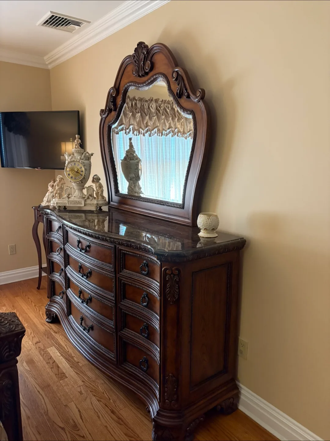 Ornate Wood Bedroom Set thumbnail