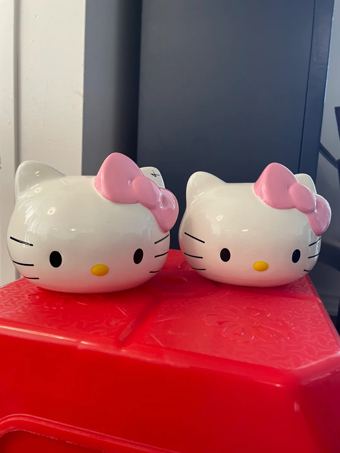 Hello Kitty Coin Bank thumbnail