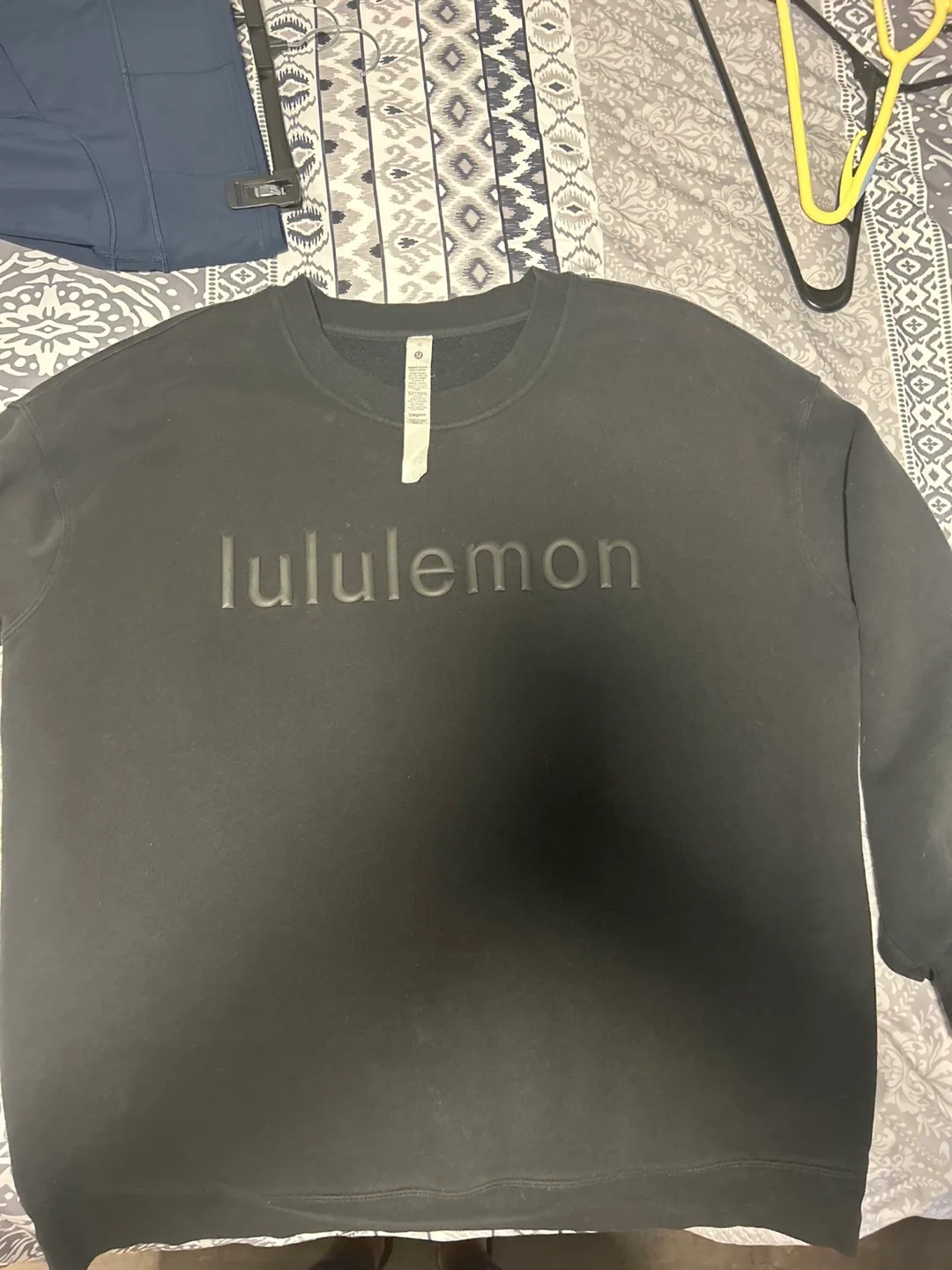 Lululemon Black Crewneck Sweatshirt - Size 12 image indicator(3)