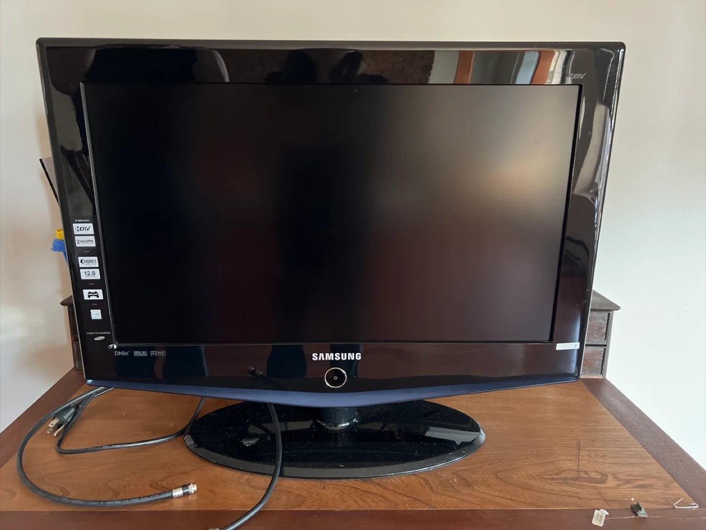 Samsung LCD TV - Great Condition! thumbnail