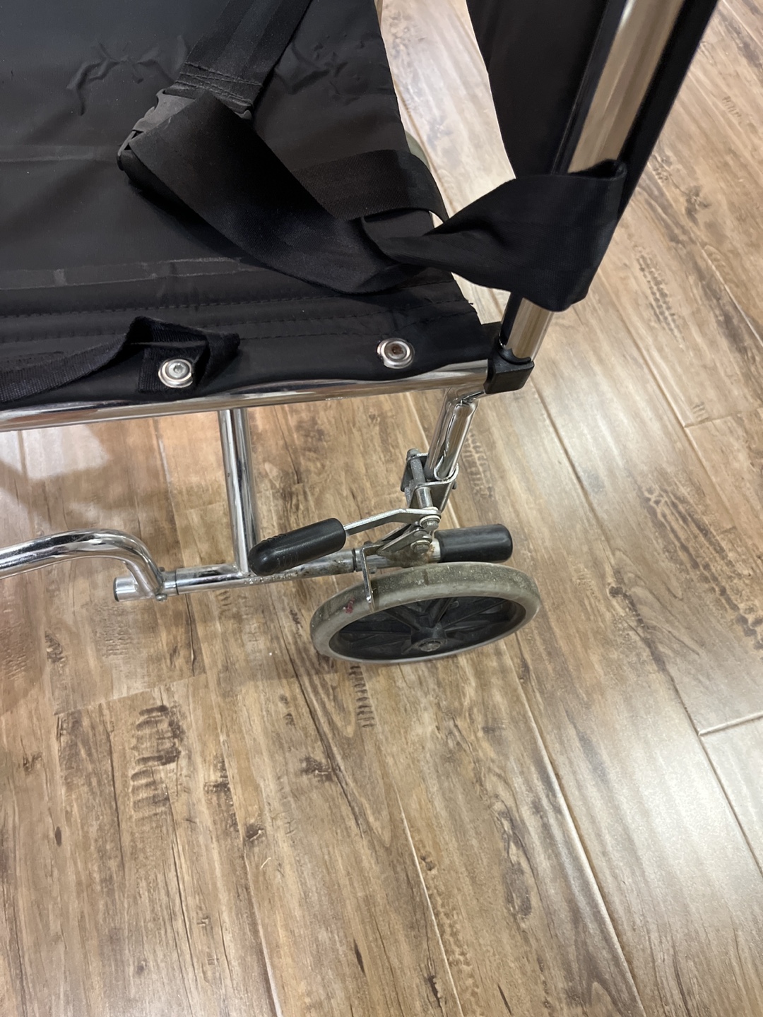AMG Wheelchair - Silver Frame, Black Seat - photo 5