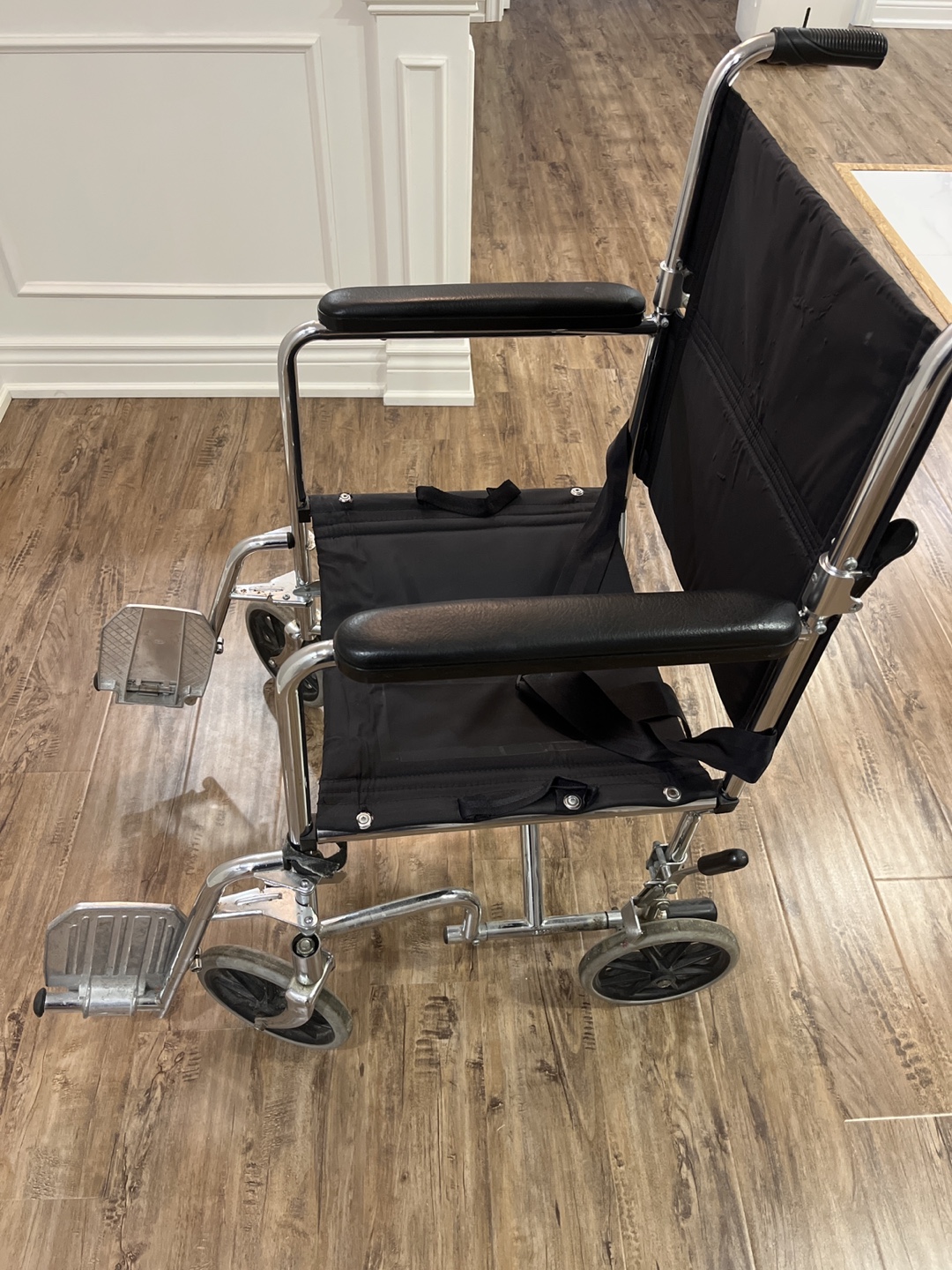 AMG Wheelchair - Silver Frame, Black Seat - photo 3