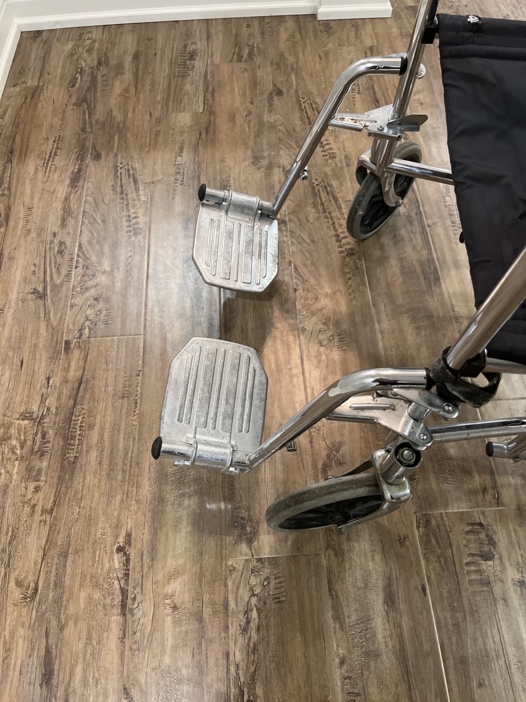 AMG Wheelchair - Silver Frame, Black Seat - photo 4