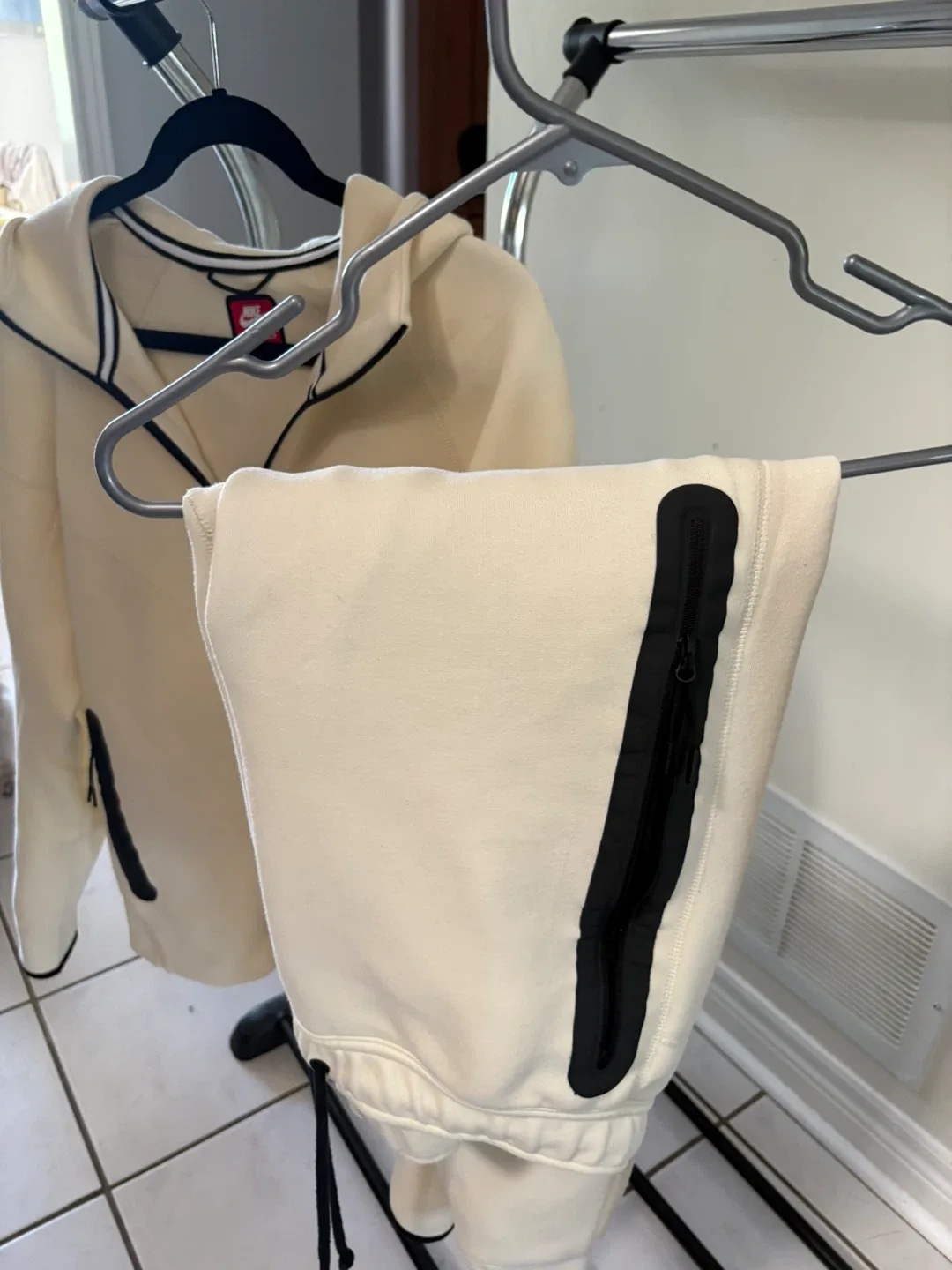 Nike Tech Fleece Set - Cream NO TRADEs image indicator(2)