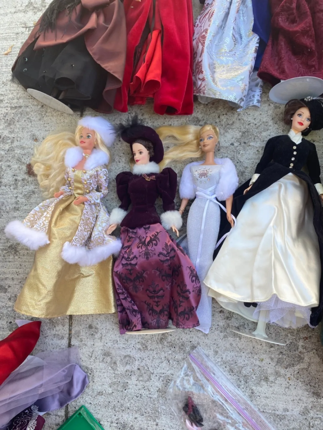 Vintage Barbie Dolls 20eachSpecial Editions 80each image indicator(4)