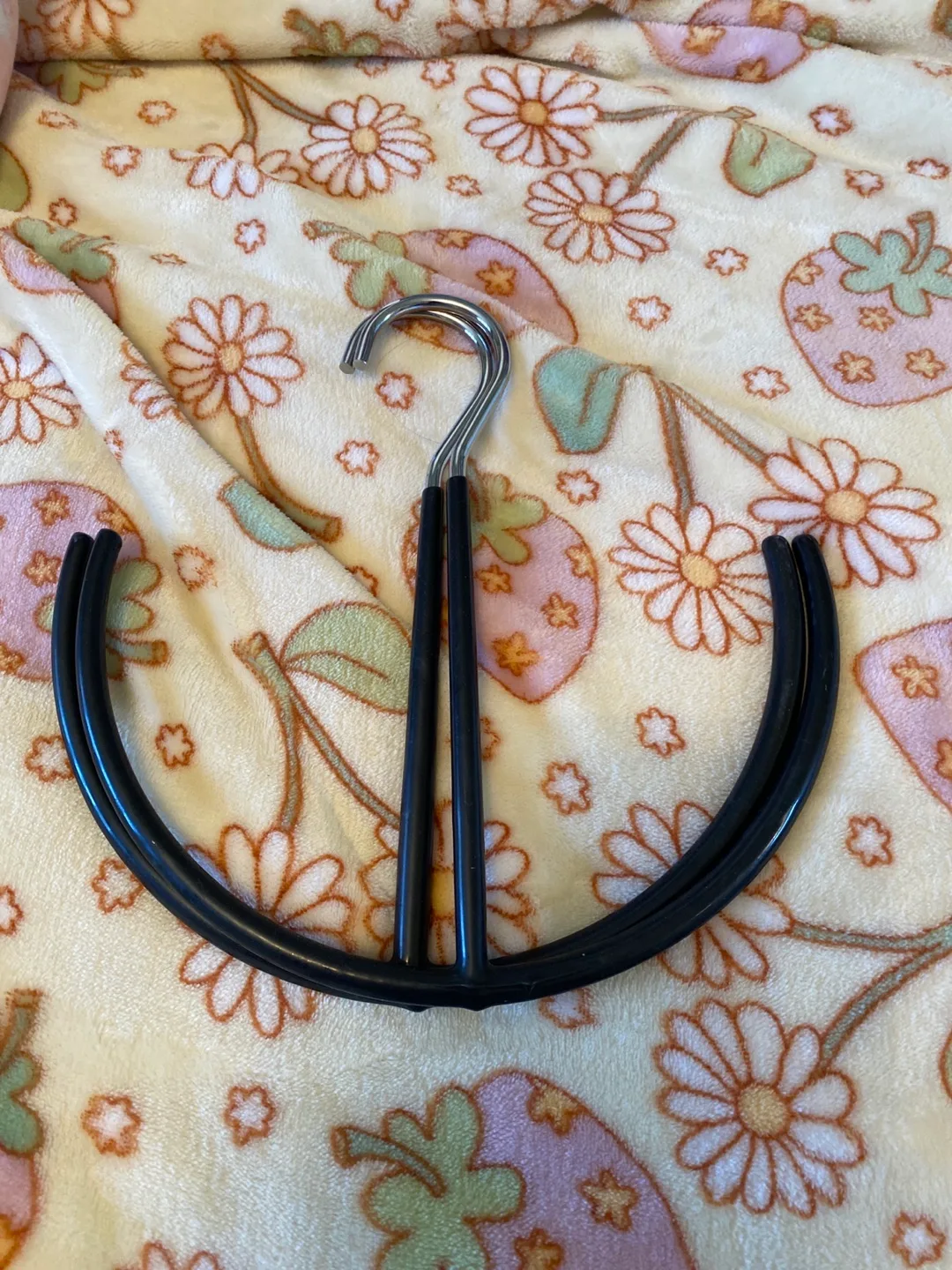 Black Scarf Hanger thumbnail