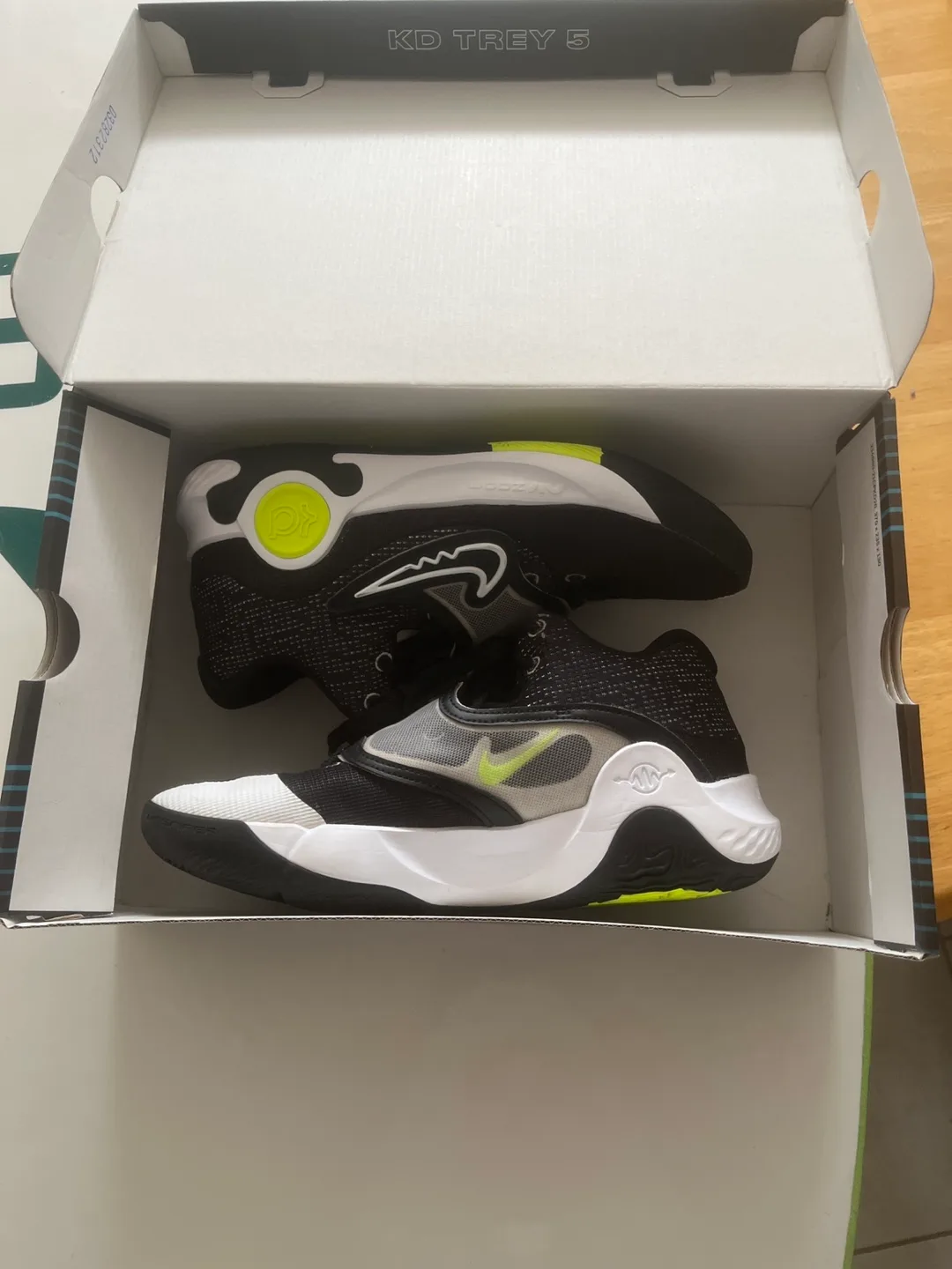 Nike KD Trey 5 X Black/White/ neon green- Size 10 image indicator(3)