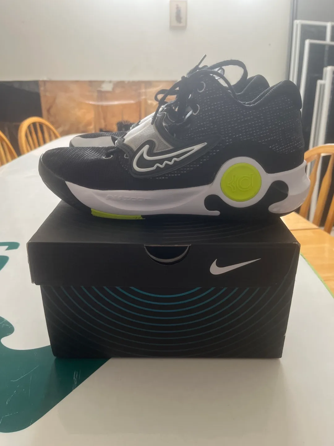 Nike KD Trey 5 X Black/White/ neon green- Size 10 image indicator(5)