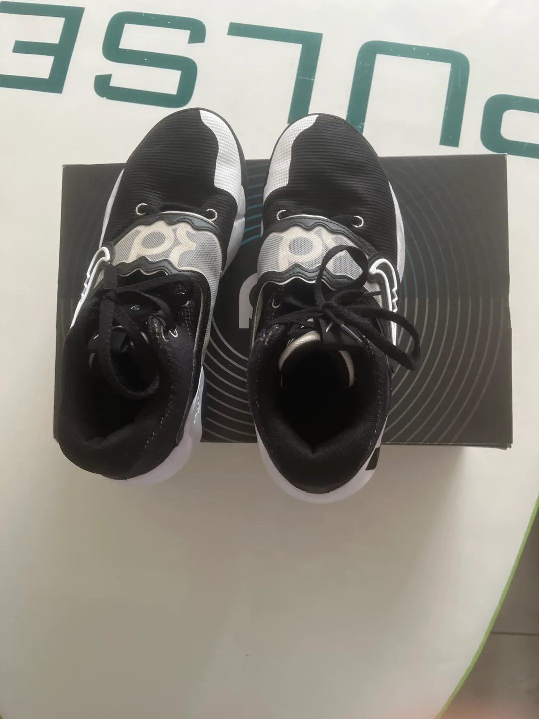 Nike KD Trey 5 X Black/White/ neon green- Size 10 image indicator(8)