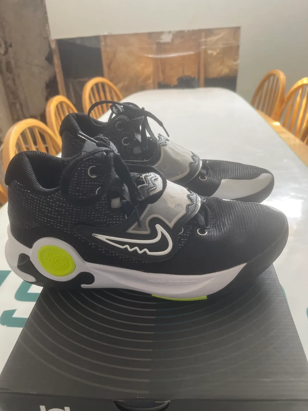 Nike KD Trey 5 X Black/White/ neon green- Size 10 image indicator(7)