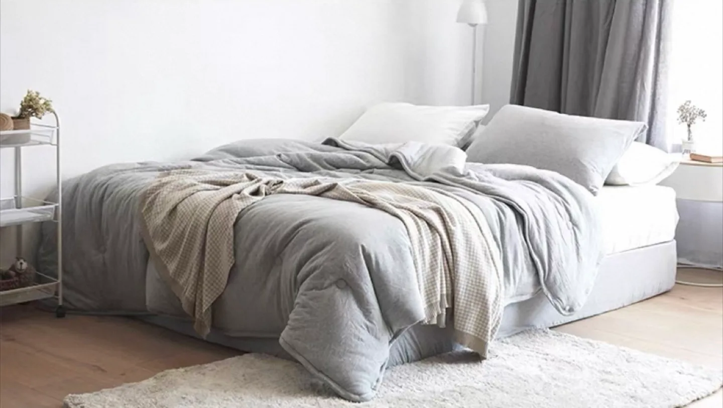 Plushy and soft cotton winter duvet, for King size bed image indicator(3)