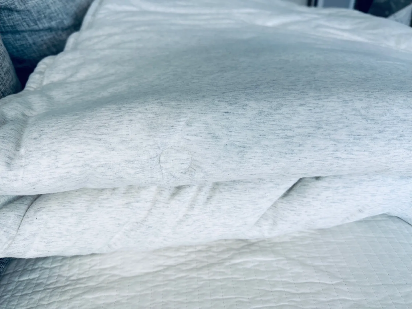 Plushy and soft cotton winter duvet, for King size bed image indicator(4)