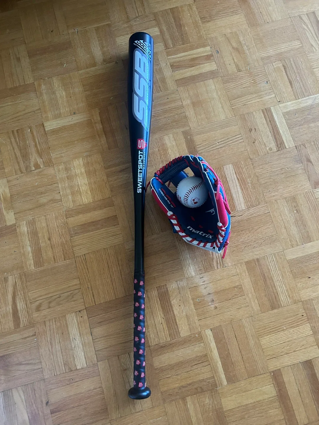 Baseball bat + Glove + ball for beginners image indicator(2)