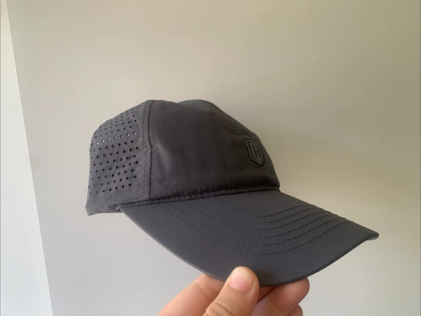 NEVER WORN Gray Training Hat BREATHABLE image indicator(2)