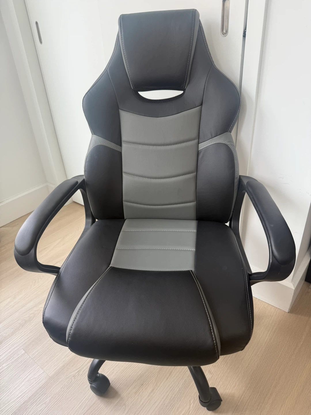 Staples Emerge Vector Luxura Faux Leather Gaming Chair