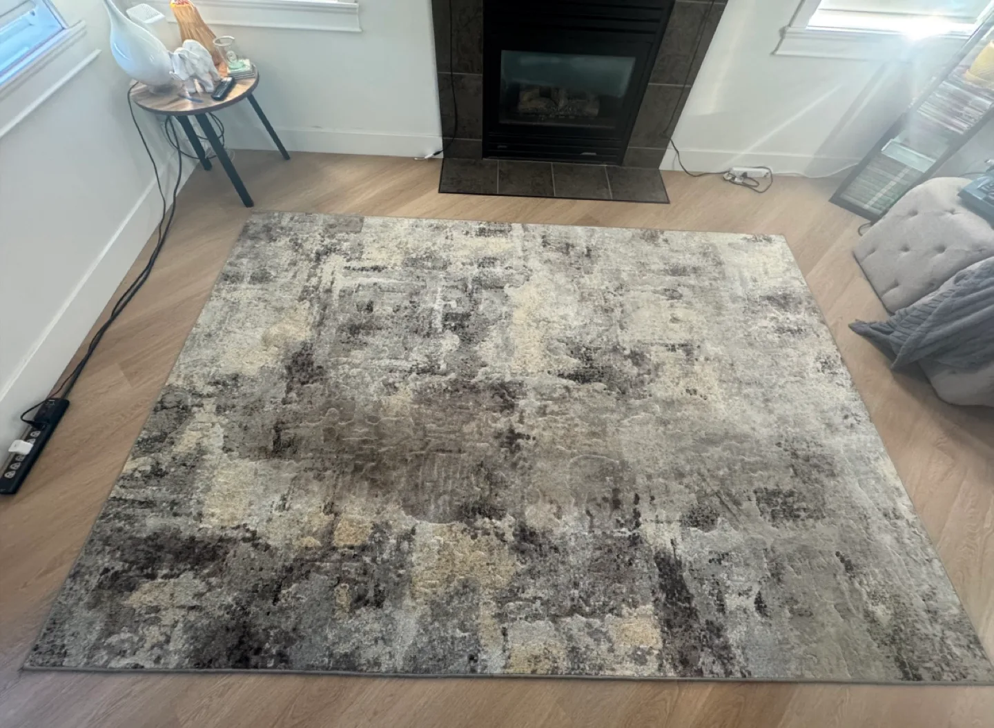 Moving sale - Large area rug image indicator(3)