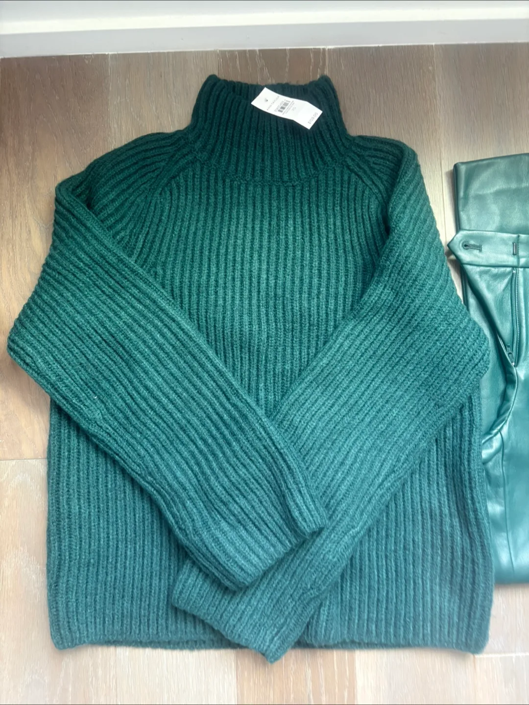Ann Taylor Green XS Sweater - New with Tags! thumbnail