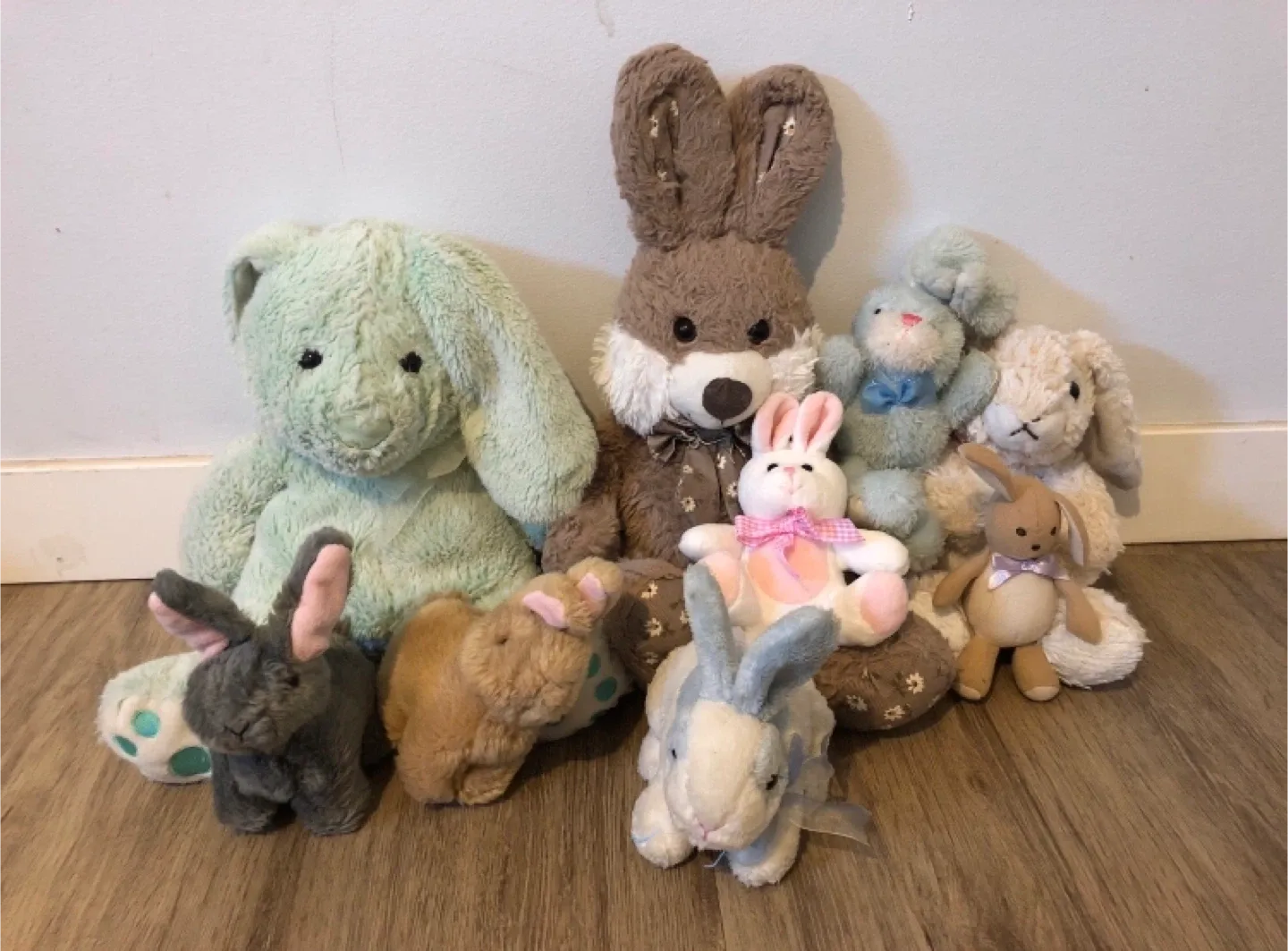 Assorted Plush Toys - Bundle TY, Bennie baby, bears, dogs, etc. image indicator(4)