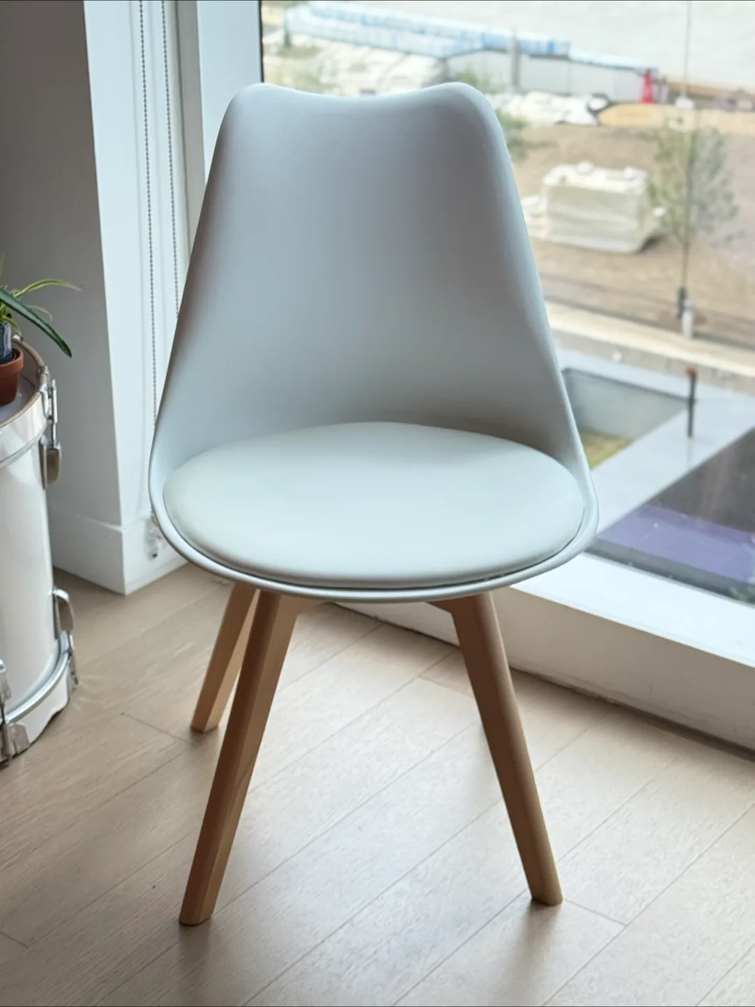 White Molded Plastic Dining Chairs x2 thumbnail