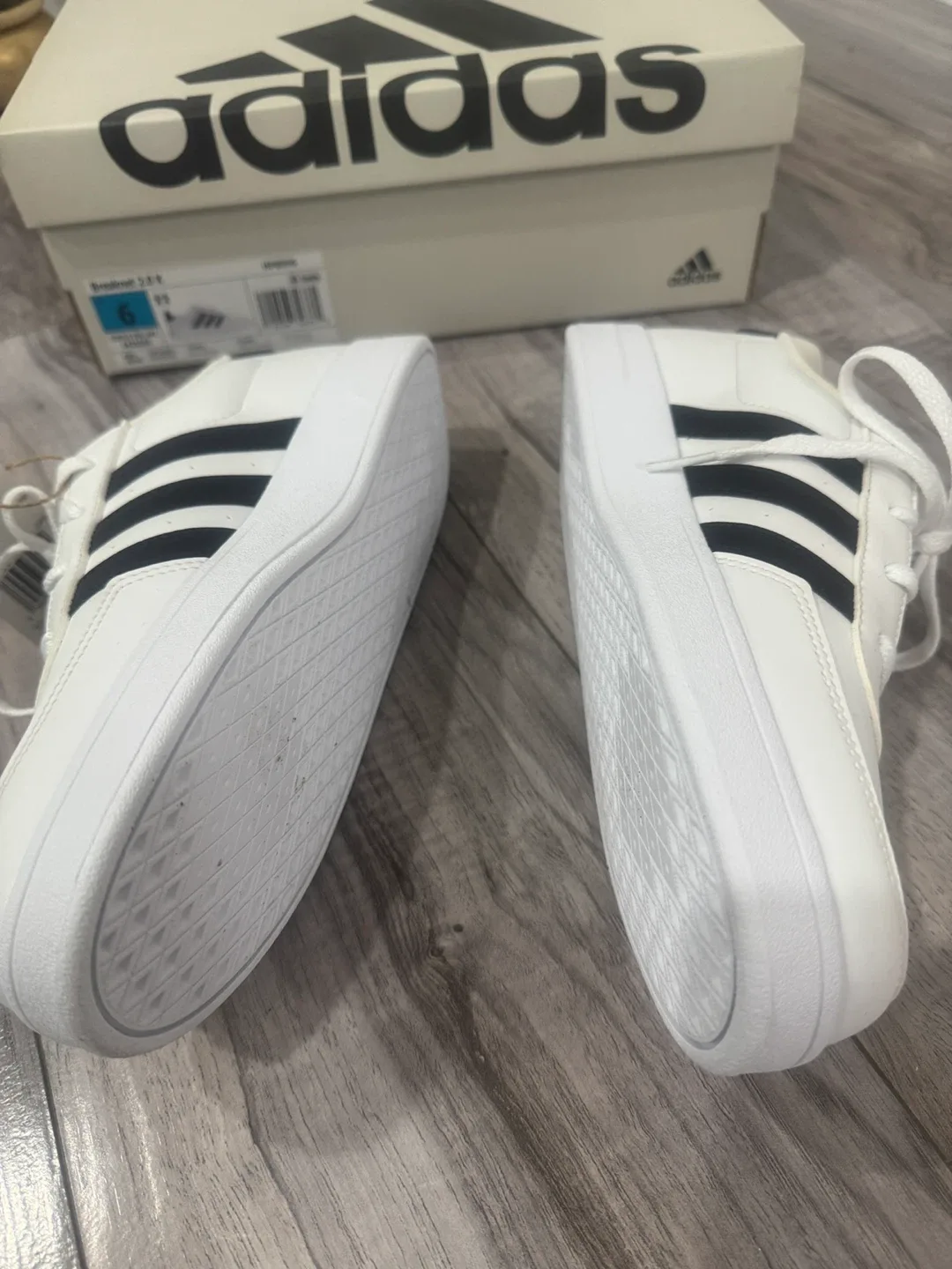 Adidas Breaknet 2.0 K White Shoes . Size 6Y image indicator(3)