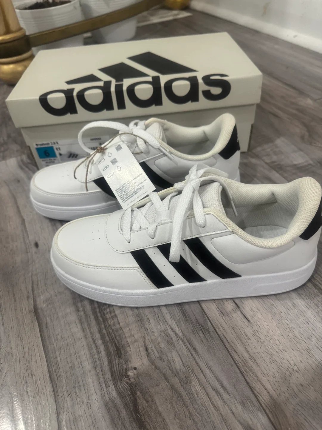 Adidas Breaknet 2.0 K White Shoes . Size 6Y image indicator(2)