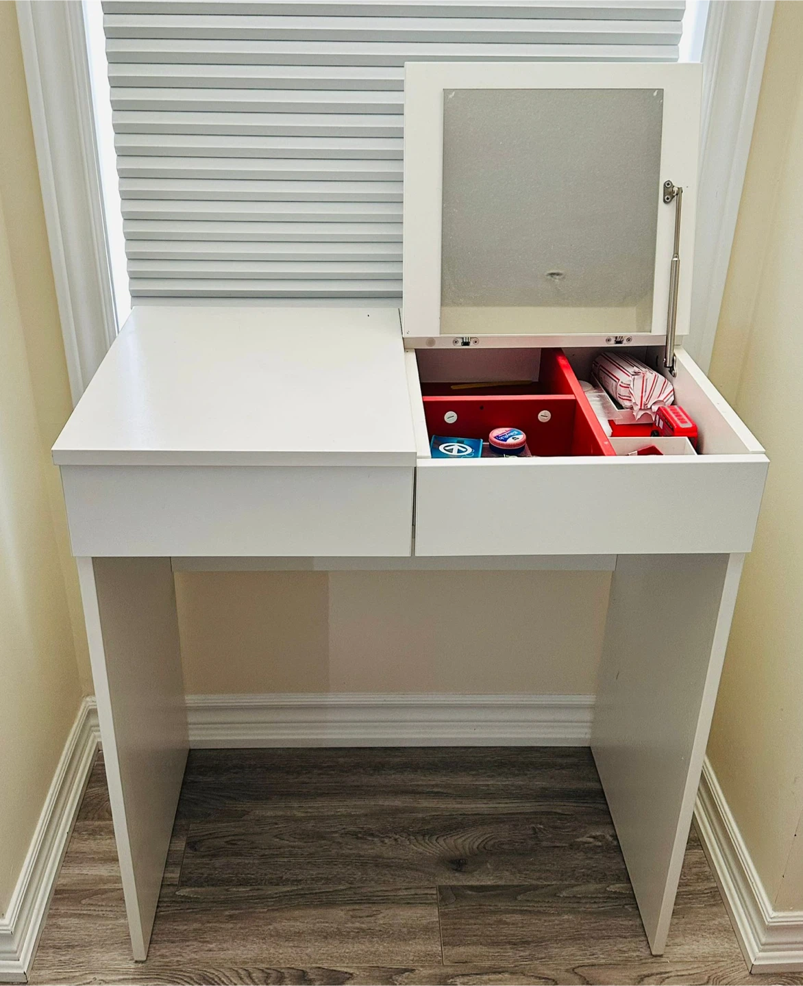 White Vanity Makeup Table with Mirror