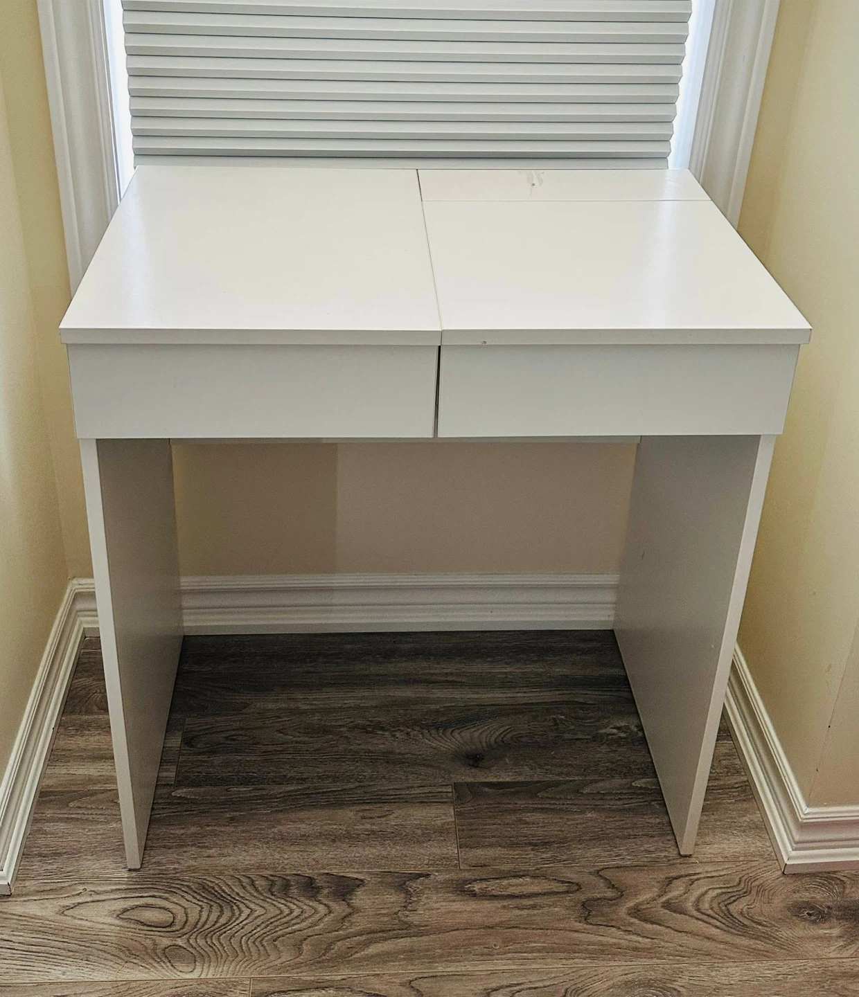 White Vanity Makeup Table with Mirror - photo 2