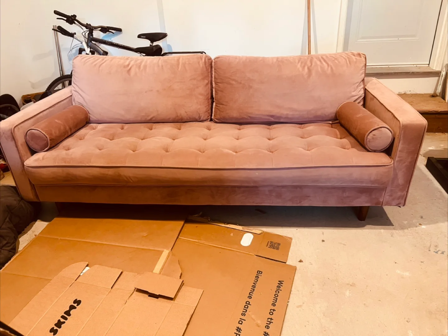 Pink Velvet Sofa image indicator(4)