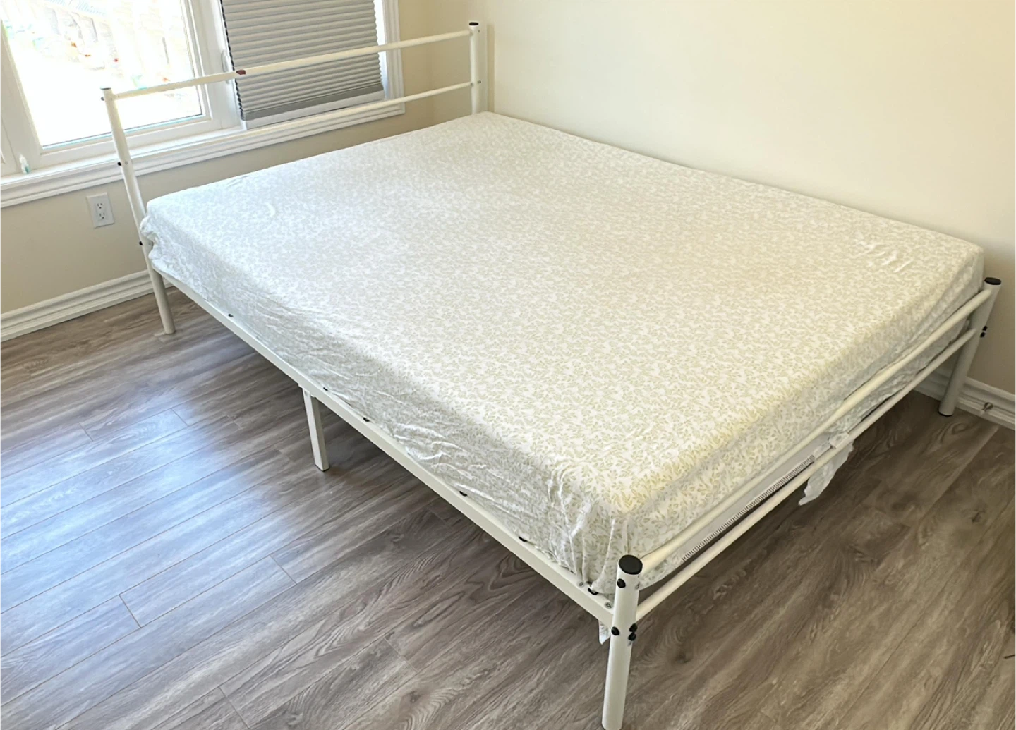 Zinus Metal Bed Frame and memory foam- White