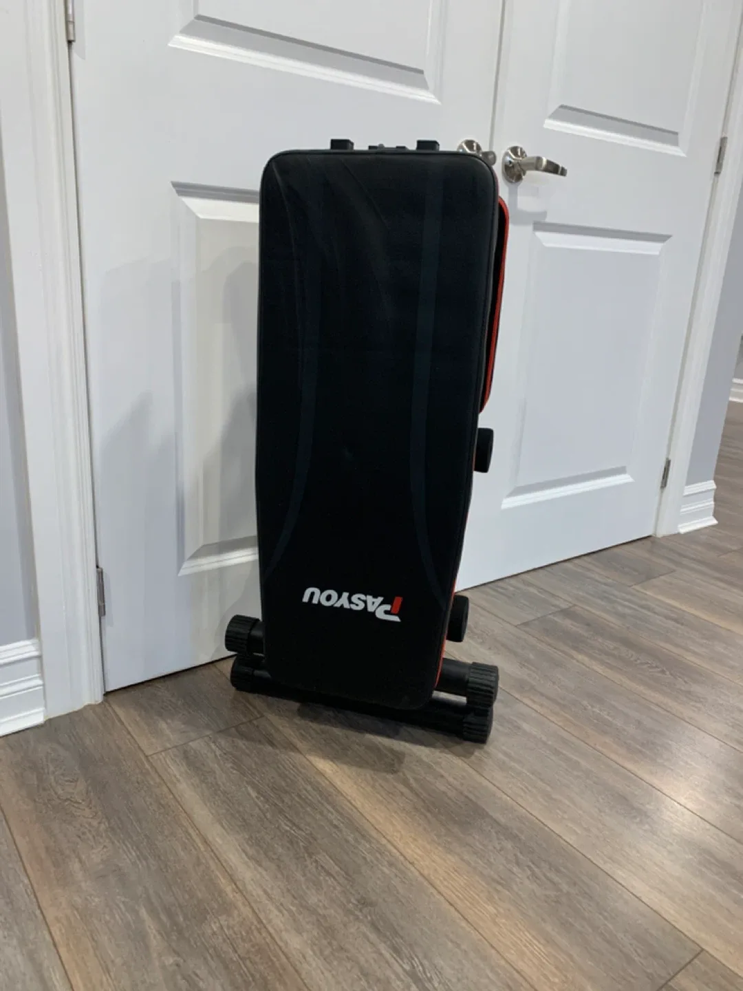 Pasyou Adjustable Weight Bench - Black/Red image indicator(3)