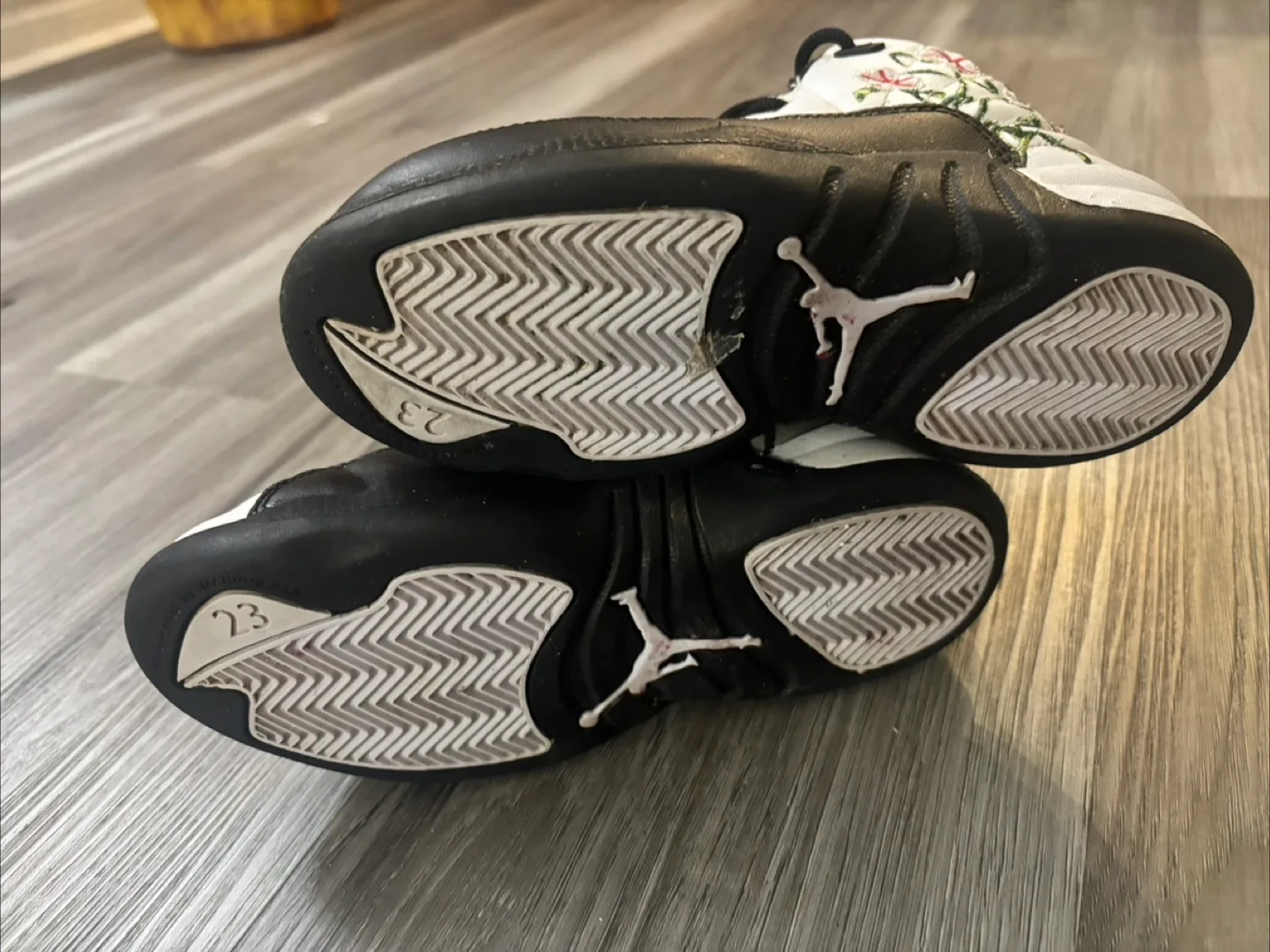 Nike Air Jordan 12 Retro GS Floral White Black Girls Size 1Y image indicator(5)