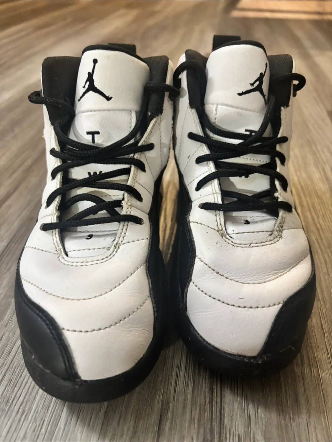 Nike Air Jordan 12 Retro GS Floral White Black Girls Size 1Y image indicator(2)