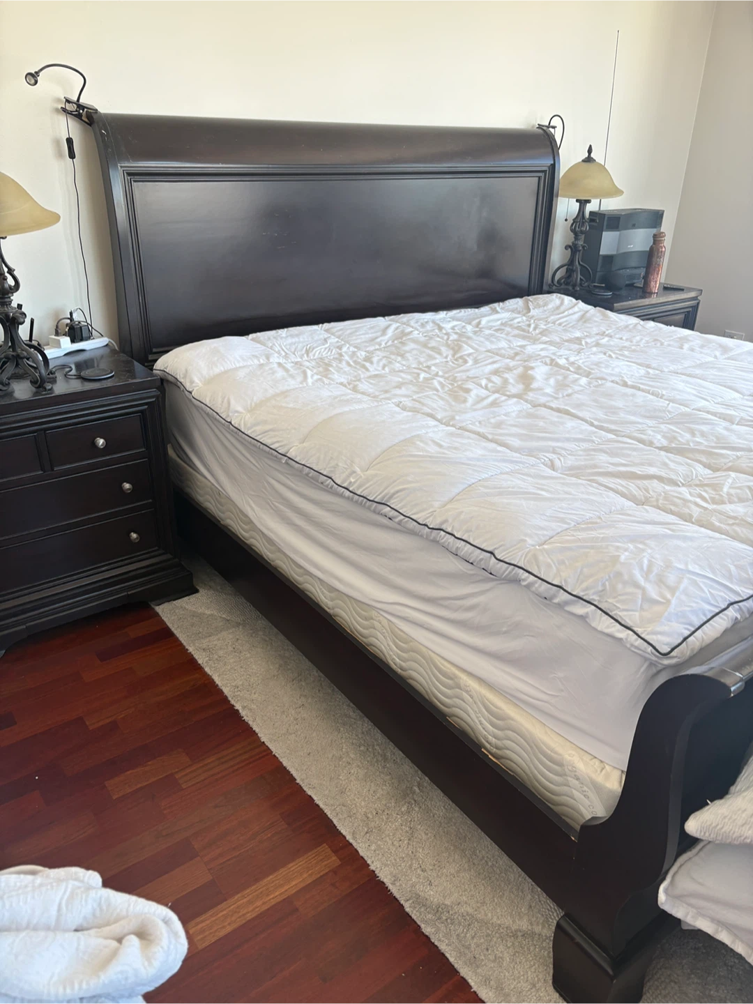 King Bedroom Set - Wooden Bed Frame & 2 Nightstand - photo 3