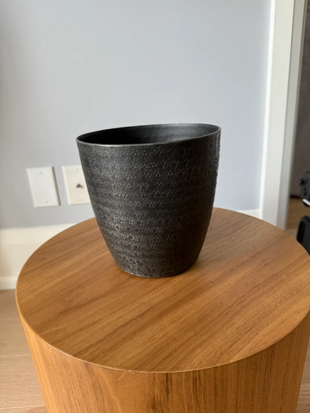 Black Textured Planter Pot thumbnail