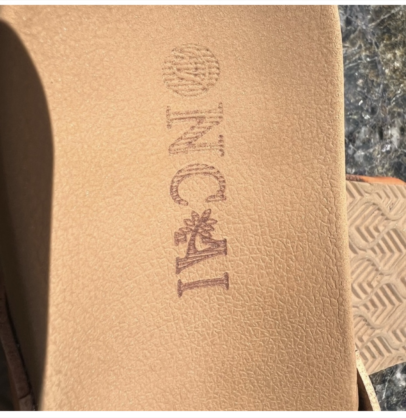 ONCAI Leather Flip Flops - Size 9/10 - photo 3