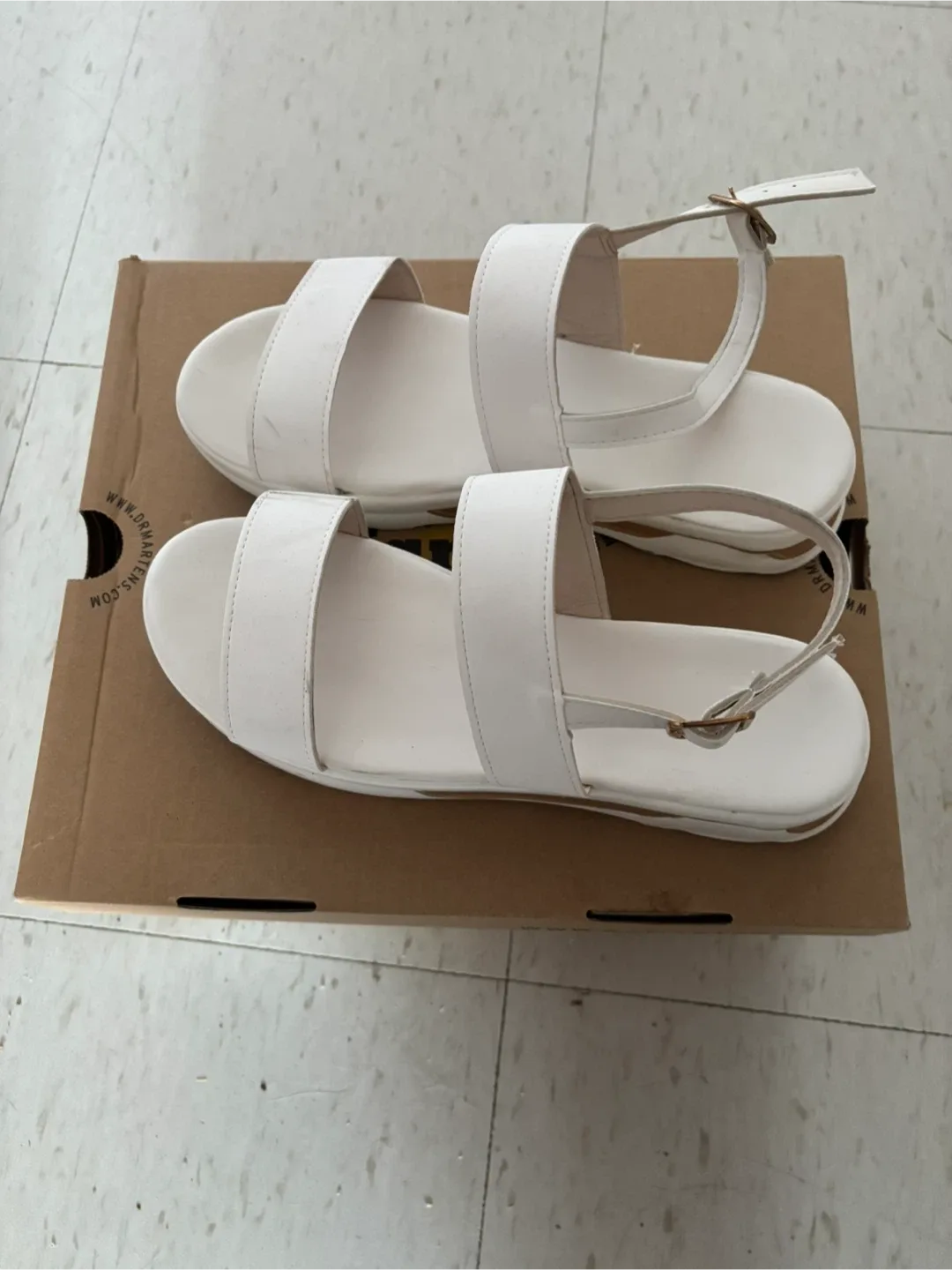 Summer sandals image indicator(2)