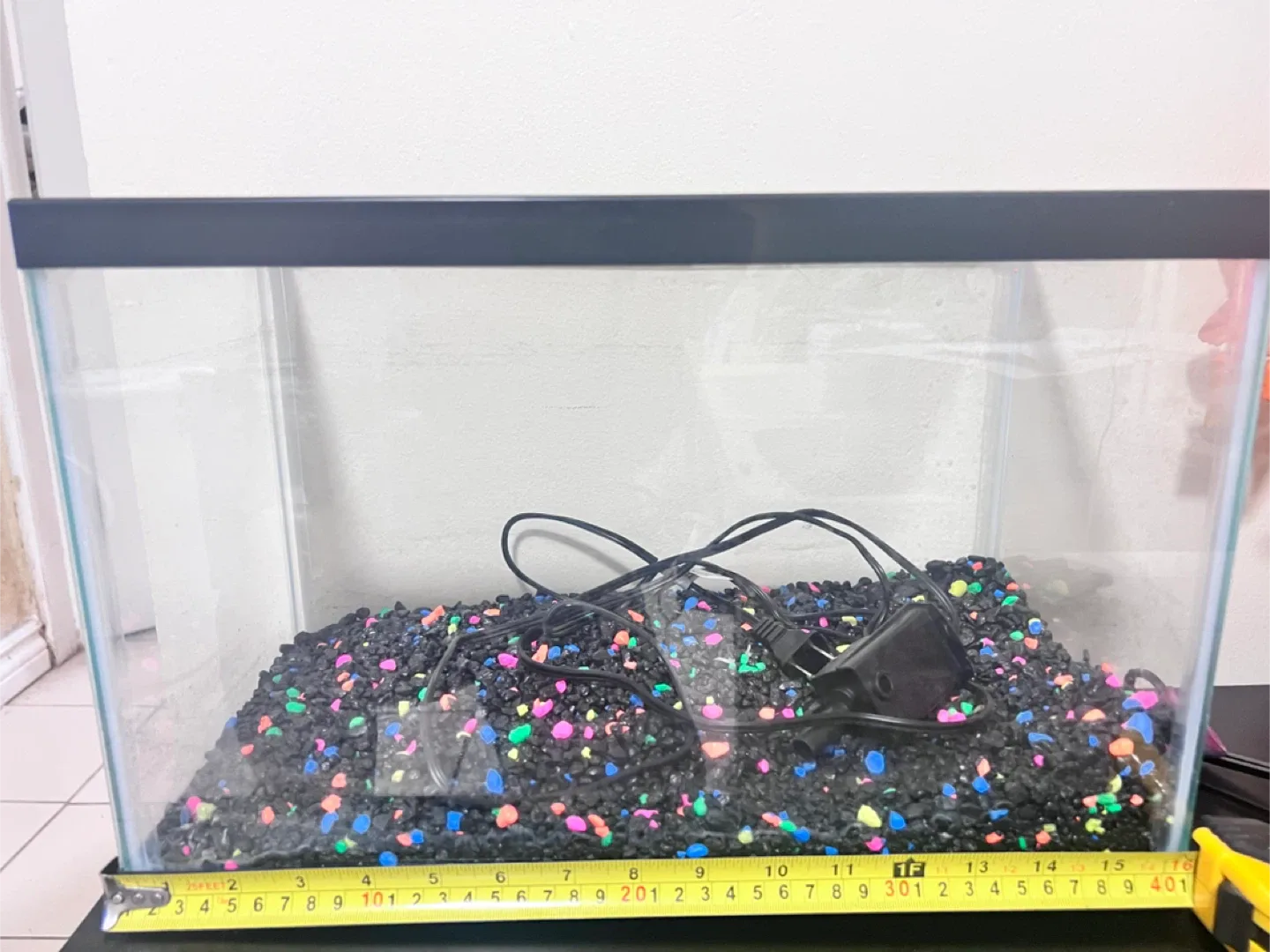 Fish Tank with Gravel & Accessories image indicator(2)